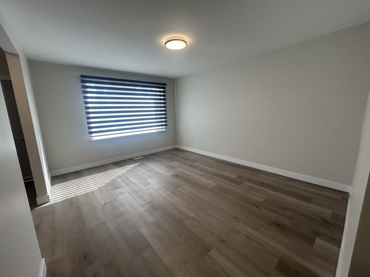 881 Dudley Avenue - Photo 3 of 20