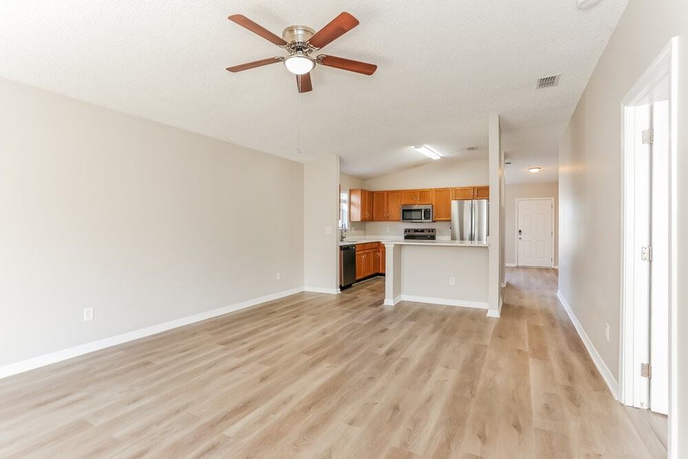 3416 International Village Dr W - Photo 4 of 16