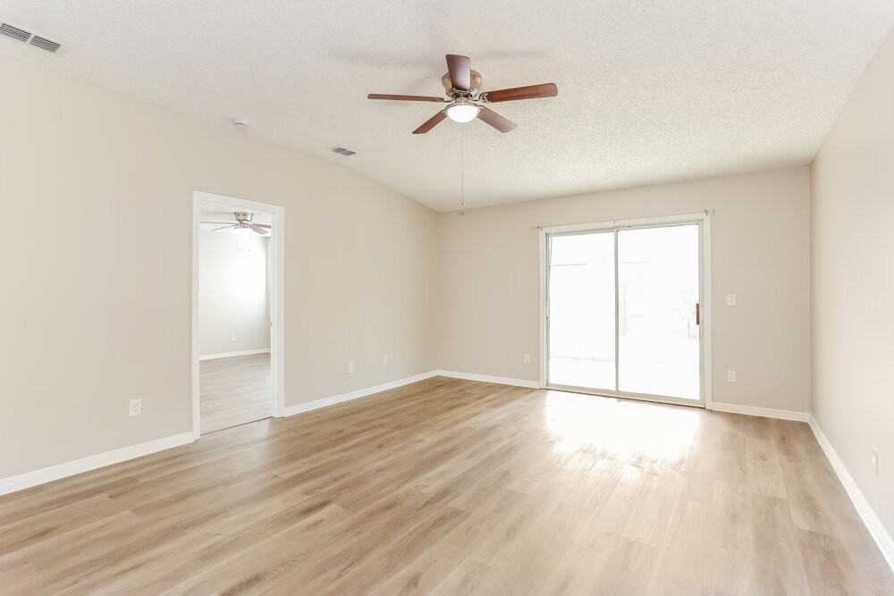 3416 International Village Dr W - Photo 5 of 16