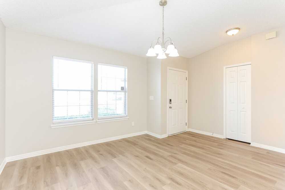 3416 International Village Dr W - Photo 6 of 16