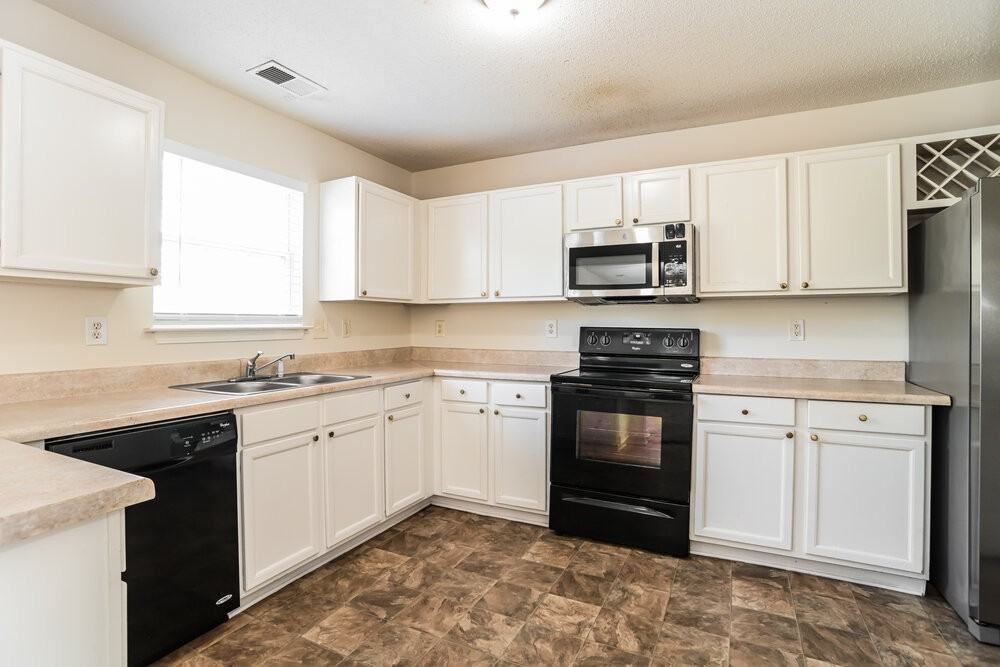 6846 Squirrels Foot Ct - Photo 7 of 17