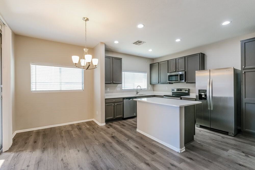 10911 W Mariposa Dr - Photo 7 of 17