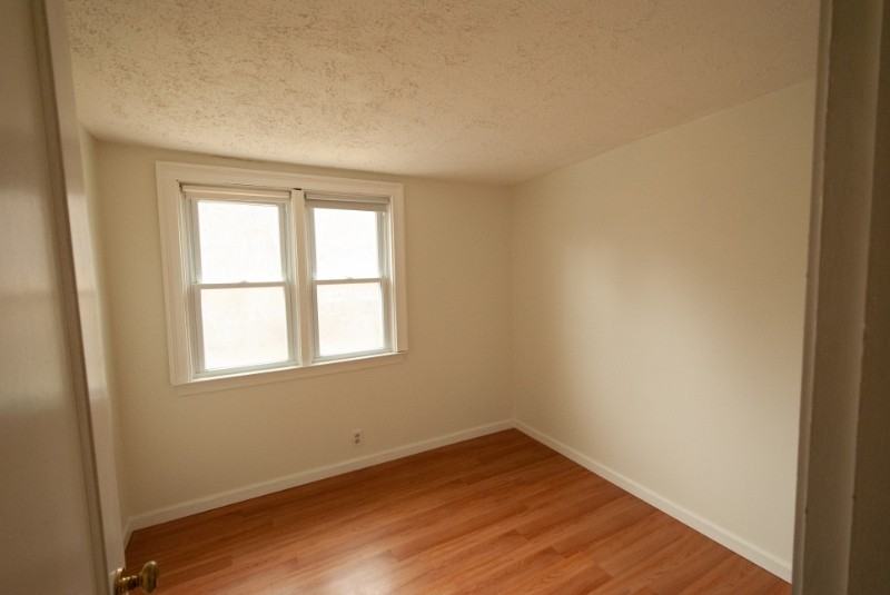 512 Nottingham Rd - Photo 5 of 24