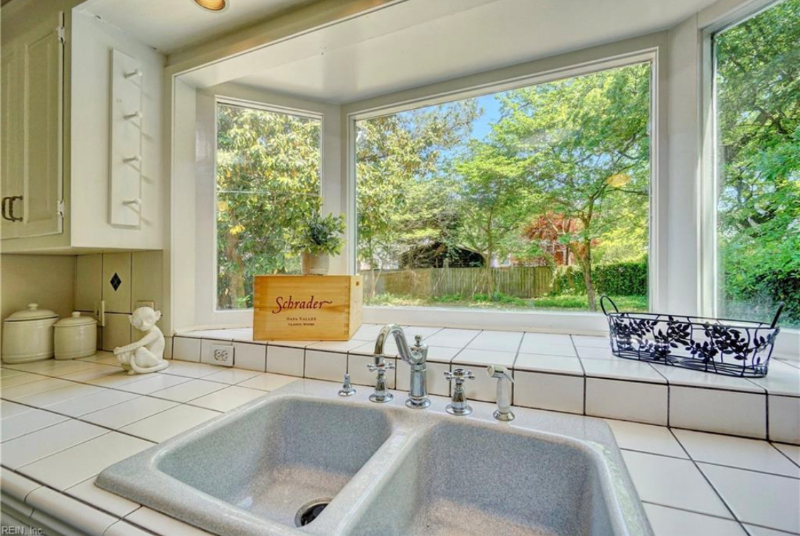 1404 Mallory Ct - Photo 6 of 24