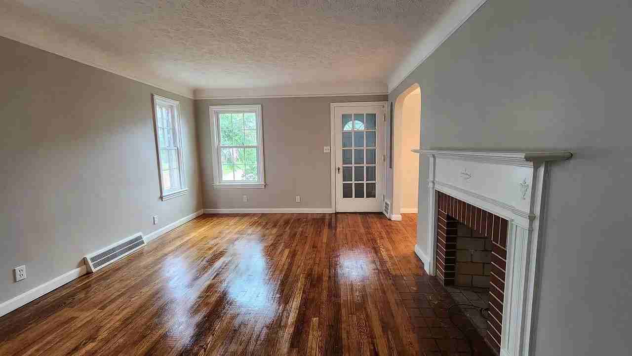 920 Vineshire Rd - Photo 4 of 20