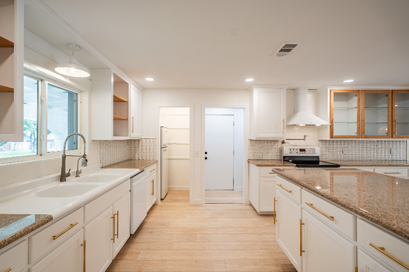 2404 Monte Carlo Dr - Photo 7 of 21