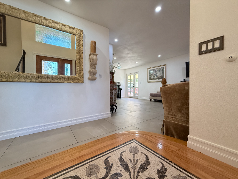 933 S Susan St - Photo 4 of 30