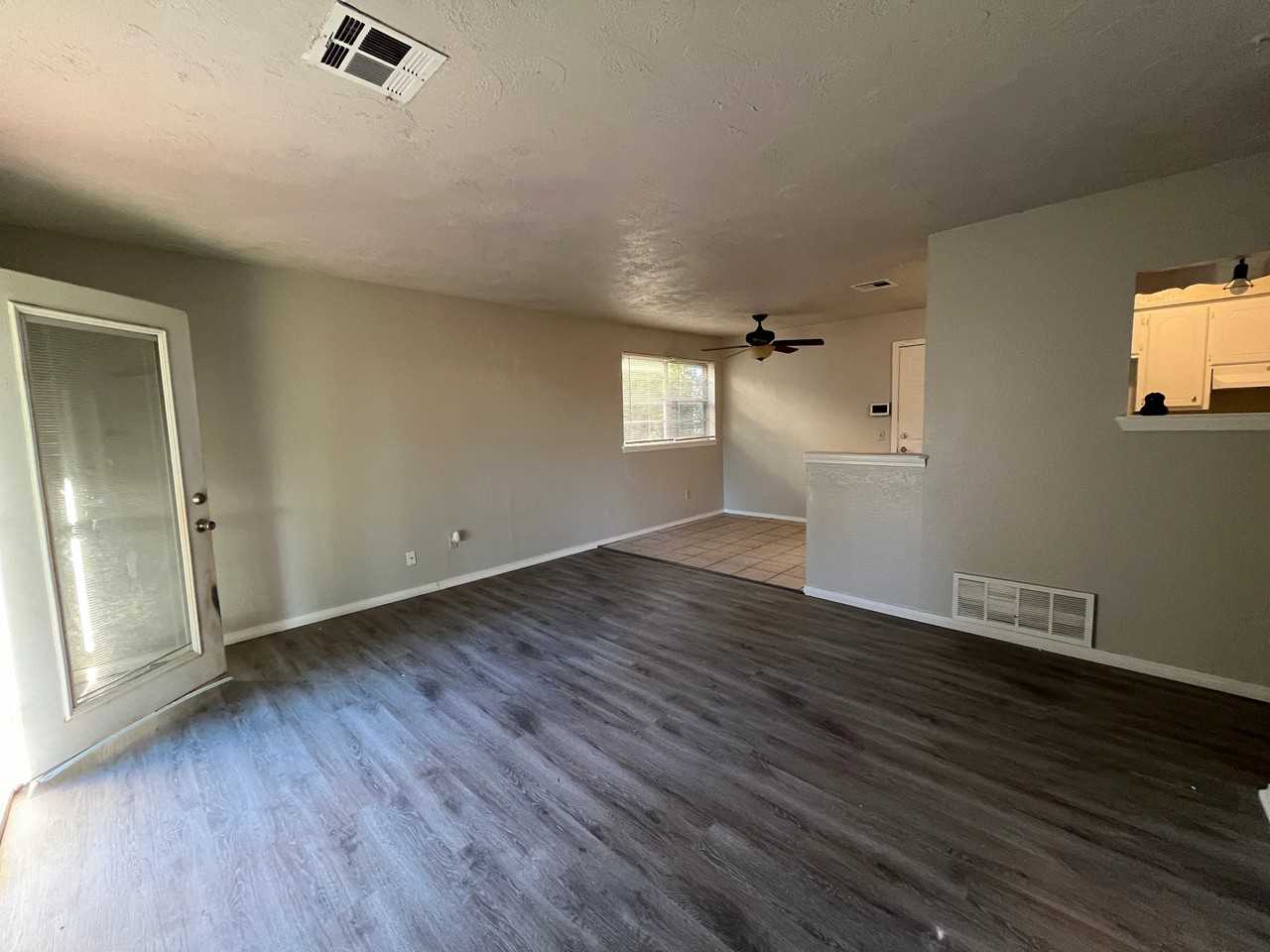 1004 Nw 25th St - Photo 2 of 12