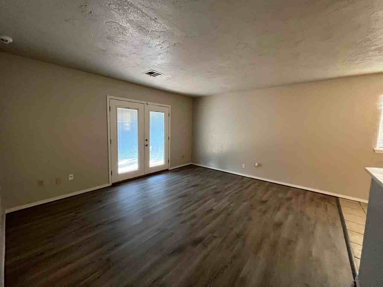 1004 Nw 25th St - Photo 3 of 12