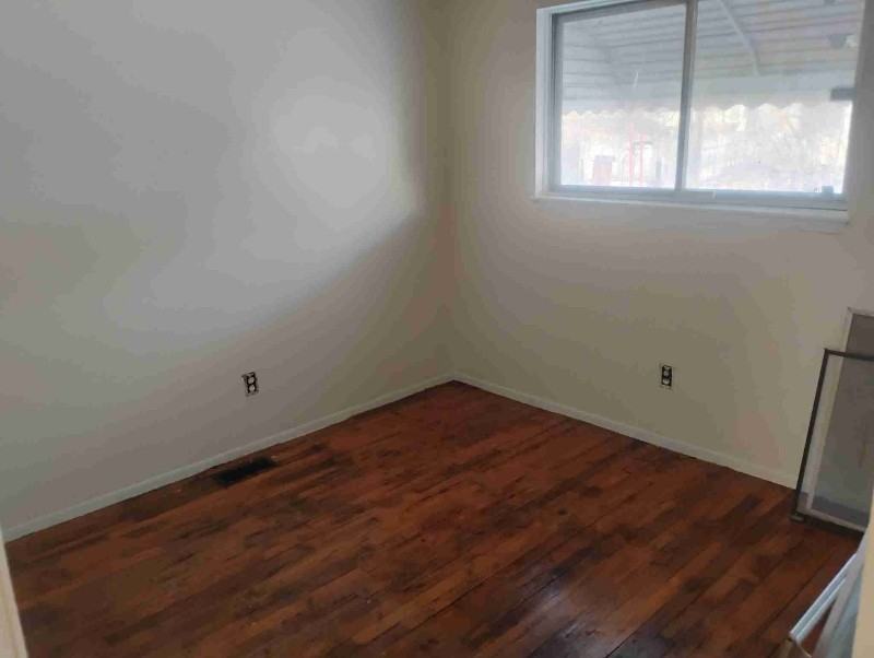 19394 Algonac St - Photo 3 of 6