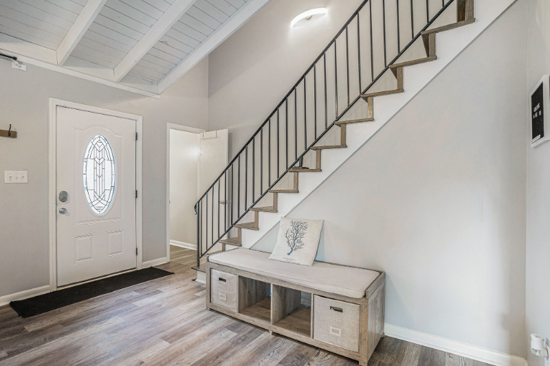 1930 Lake View Cir - Photo 2 of 43