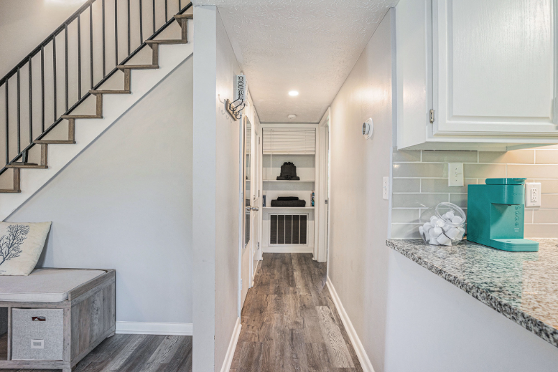 1930 Lake View Cir - Photo 3 of 43