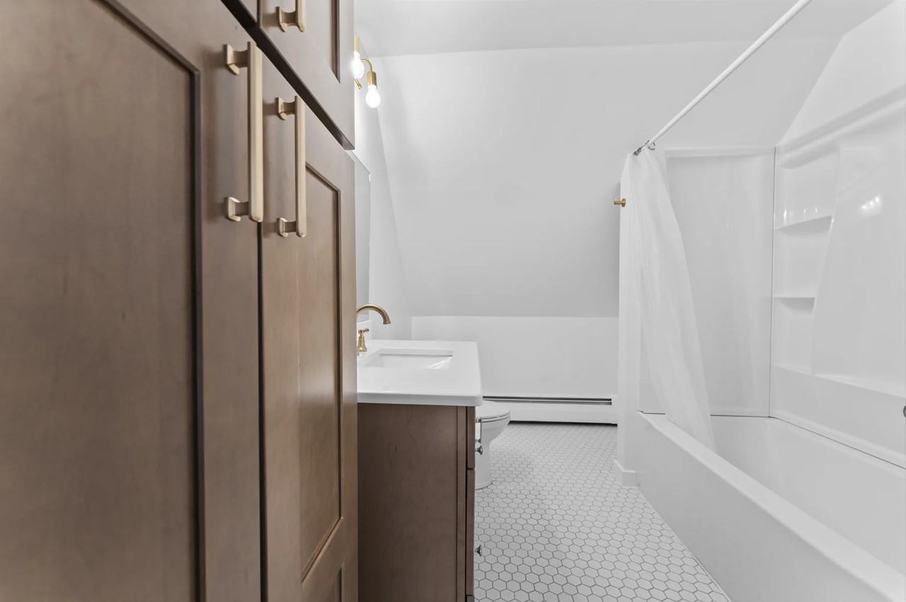 1130 Enfield St #1132B3rdFL - Photo 2 of 19