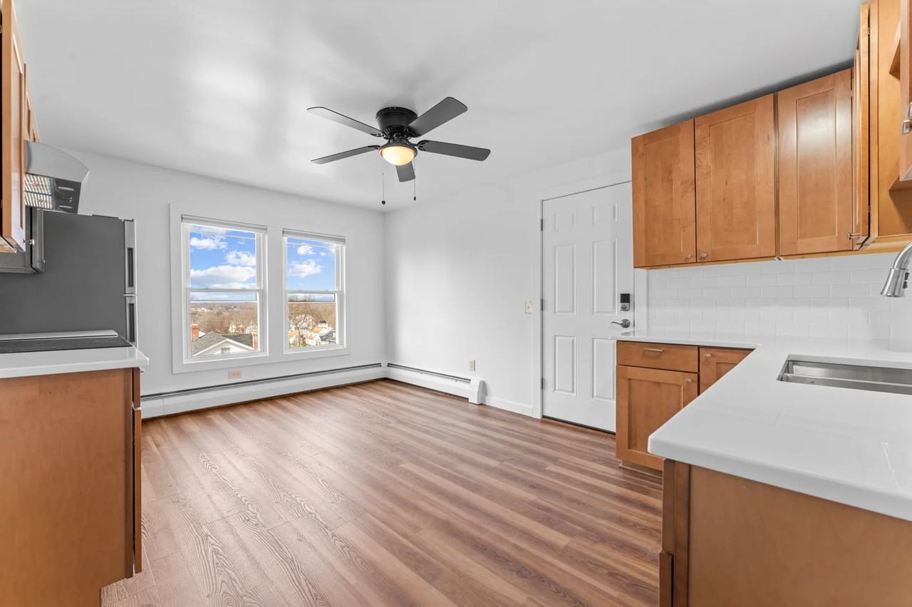 1130 Enfield St #1132B3rdFL - Photo 3 of 19