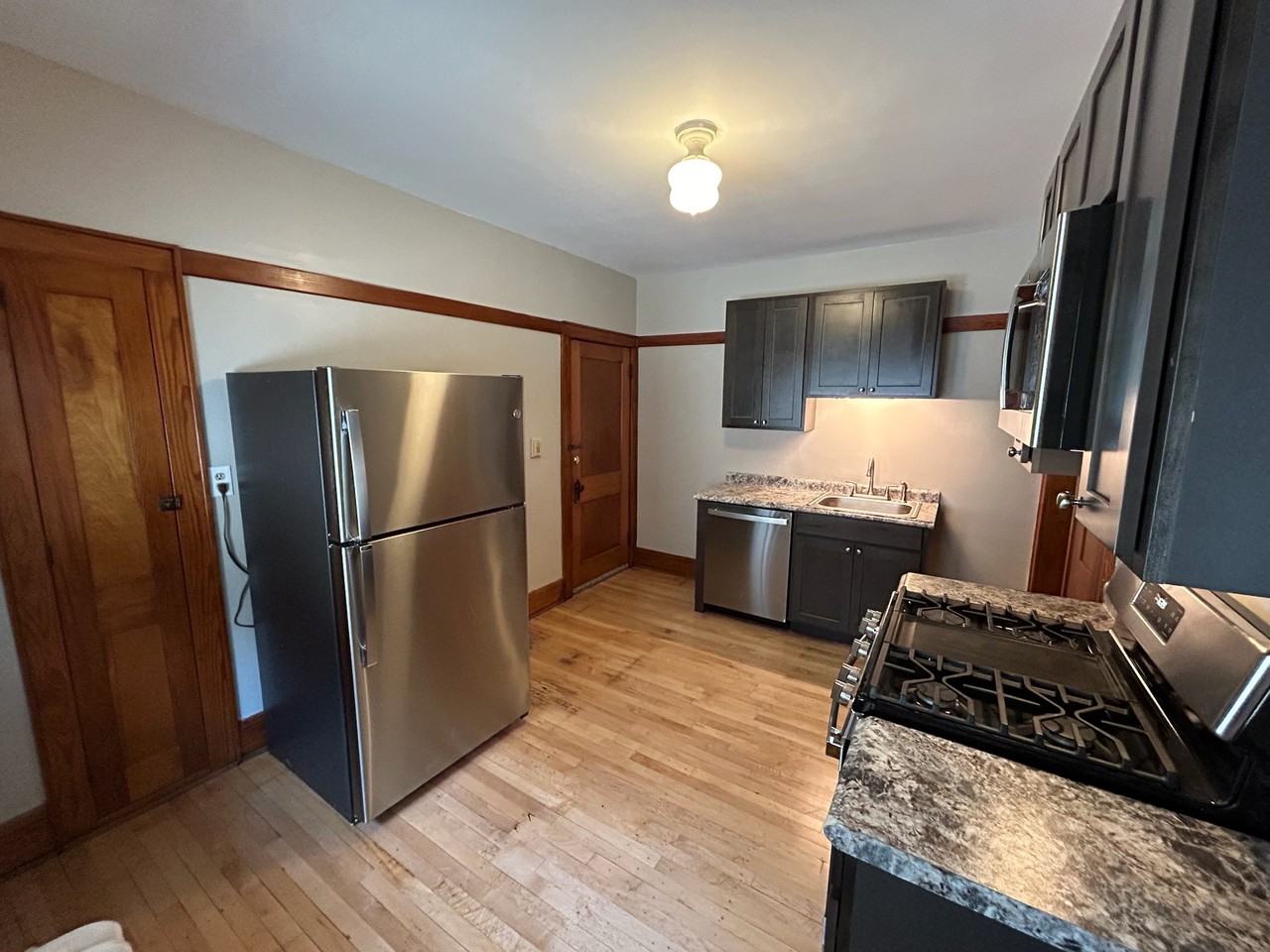 1933 N Cambridge Ave #1933 - Photo 3 of 11