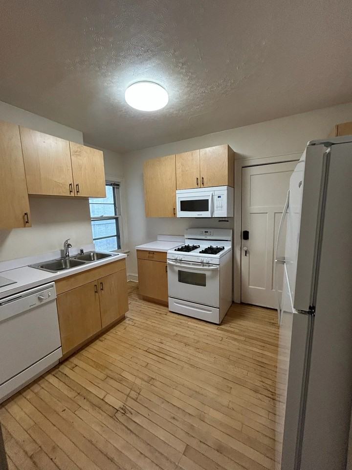 204 W Reservoir Ave #2 - Photo 7 of 13