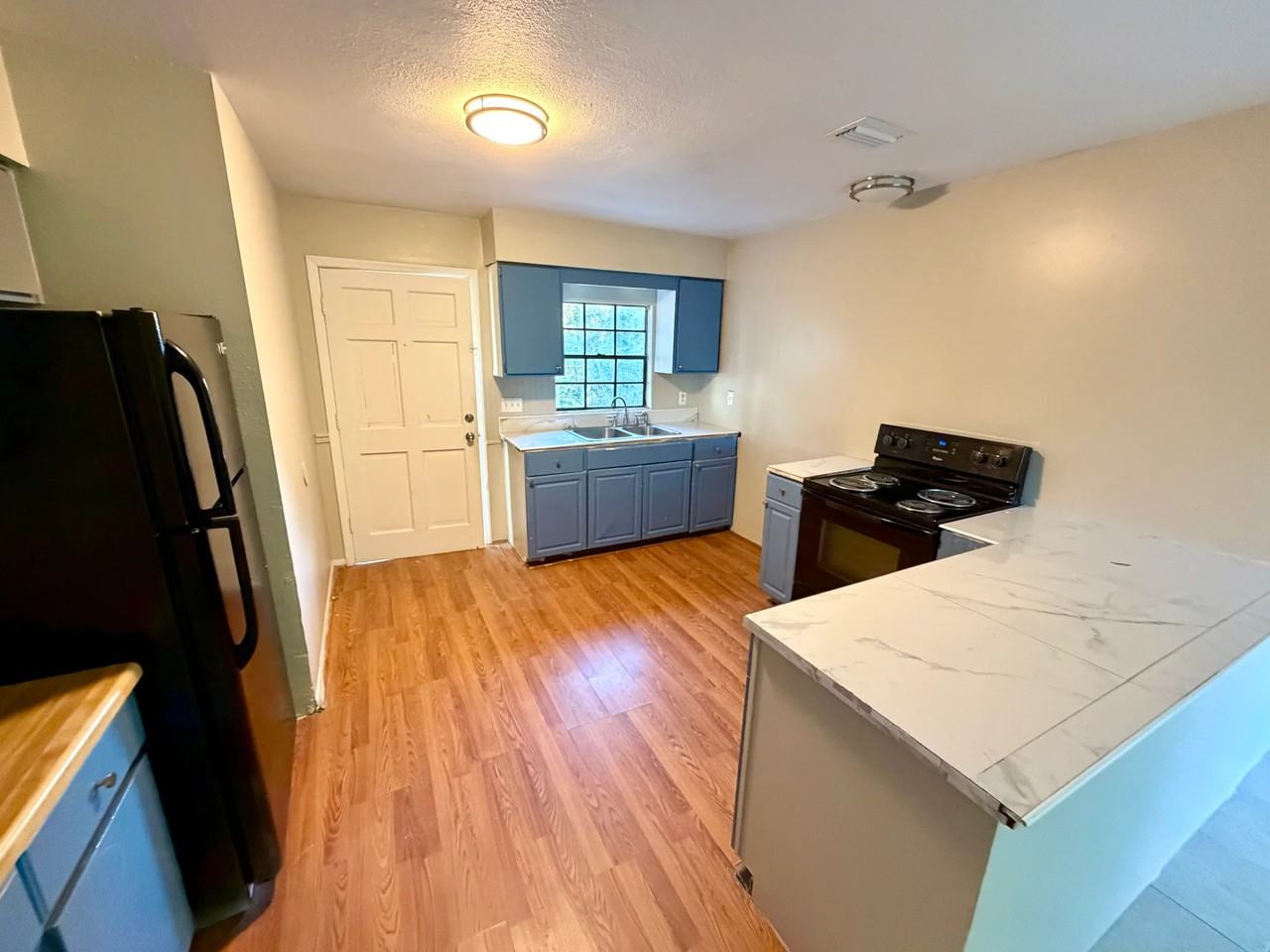 2504 Avenue O Nw - Photo 3 of 11