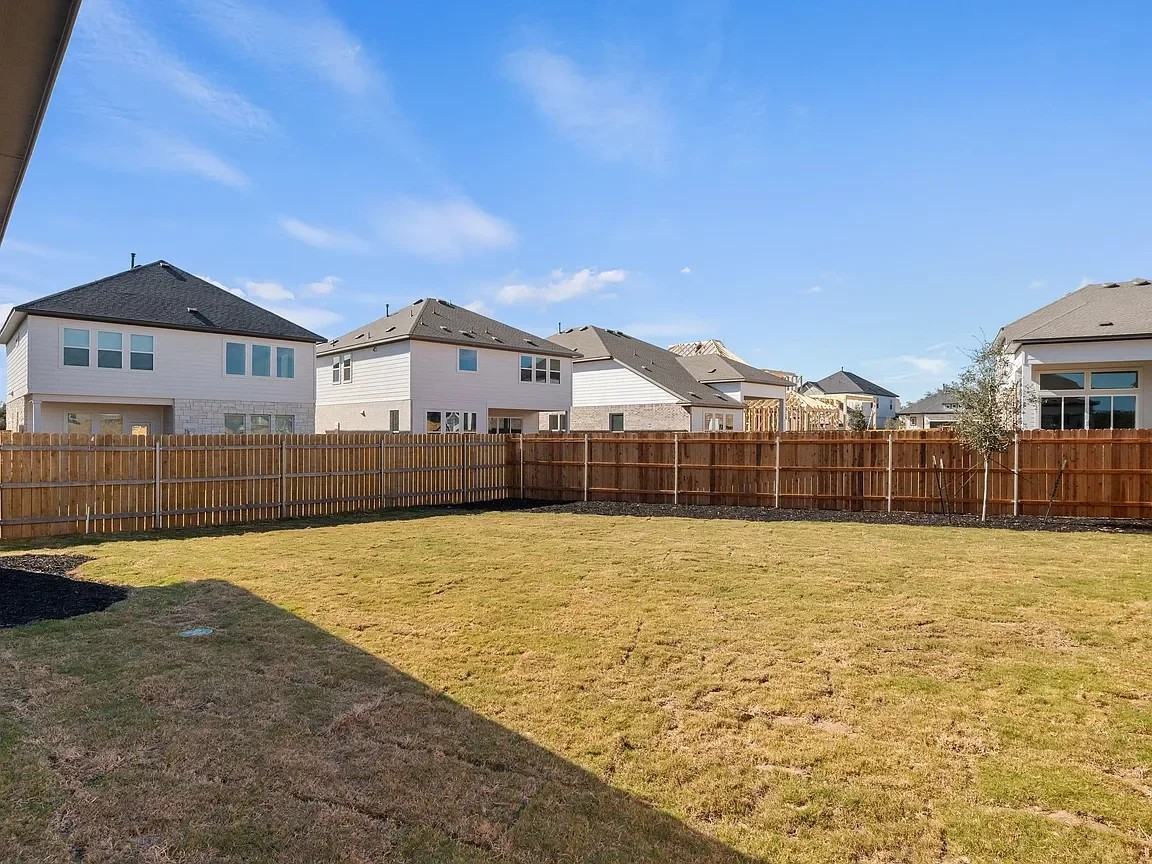 218 Craigends Yew Ln - Photo 3 of 8