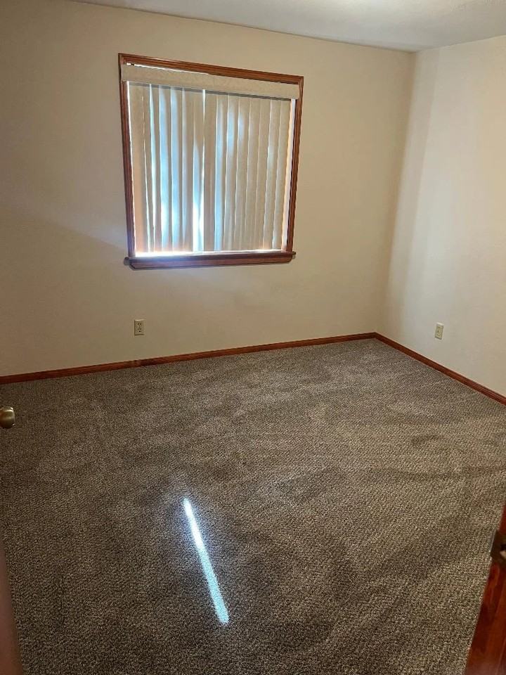 932 Berne Dr - Photo 5 of 8