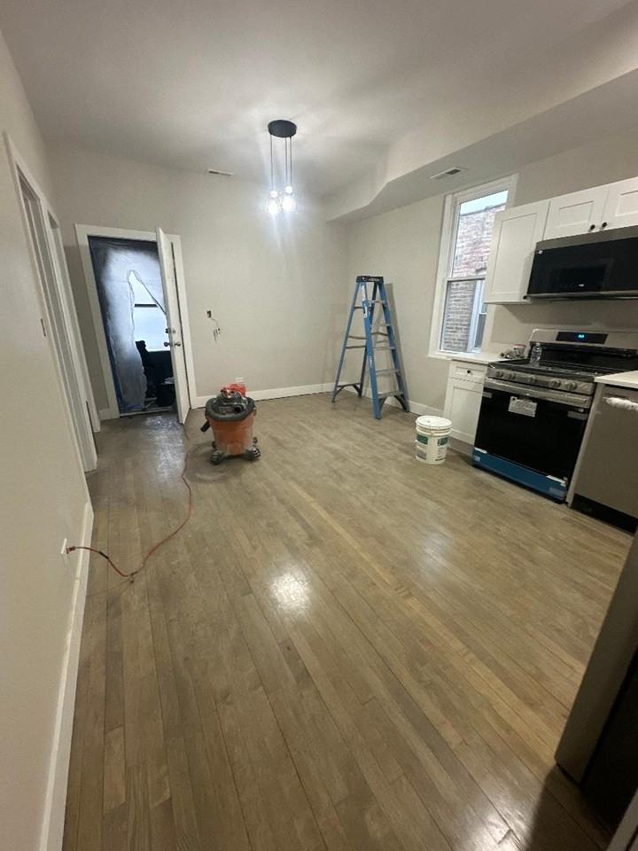 2223 S Hamlin Ave - Photo 2 of 4