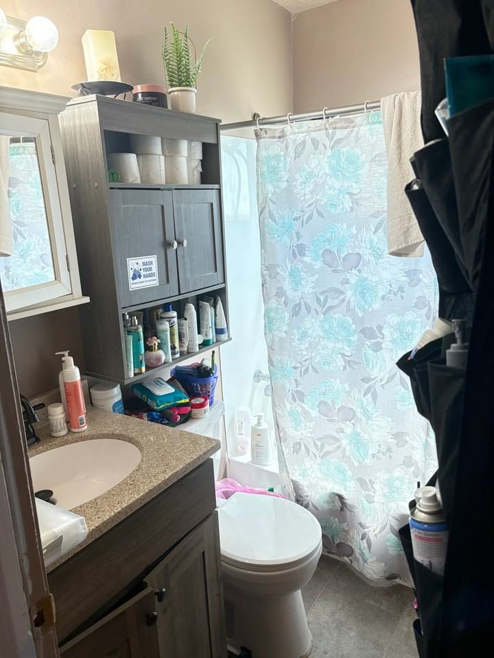 25953 Norfolk St - Photo 3 of 5