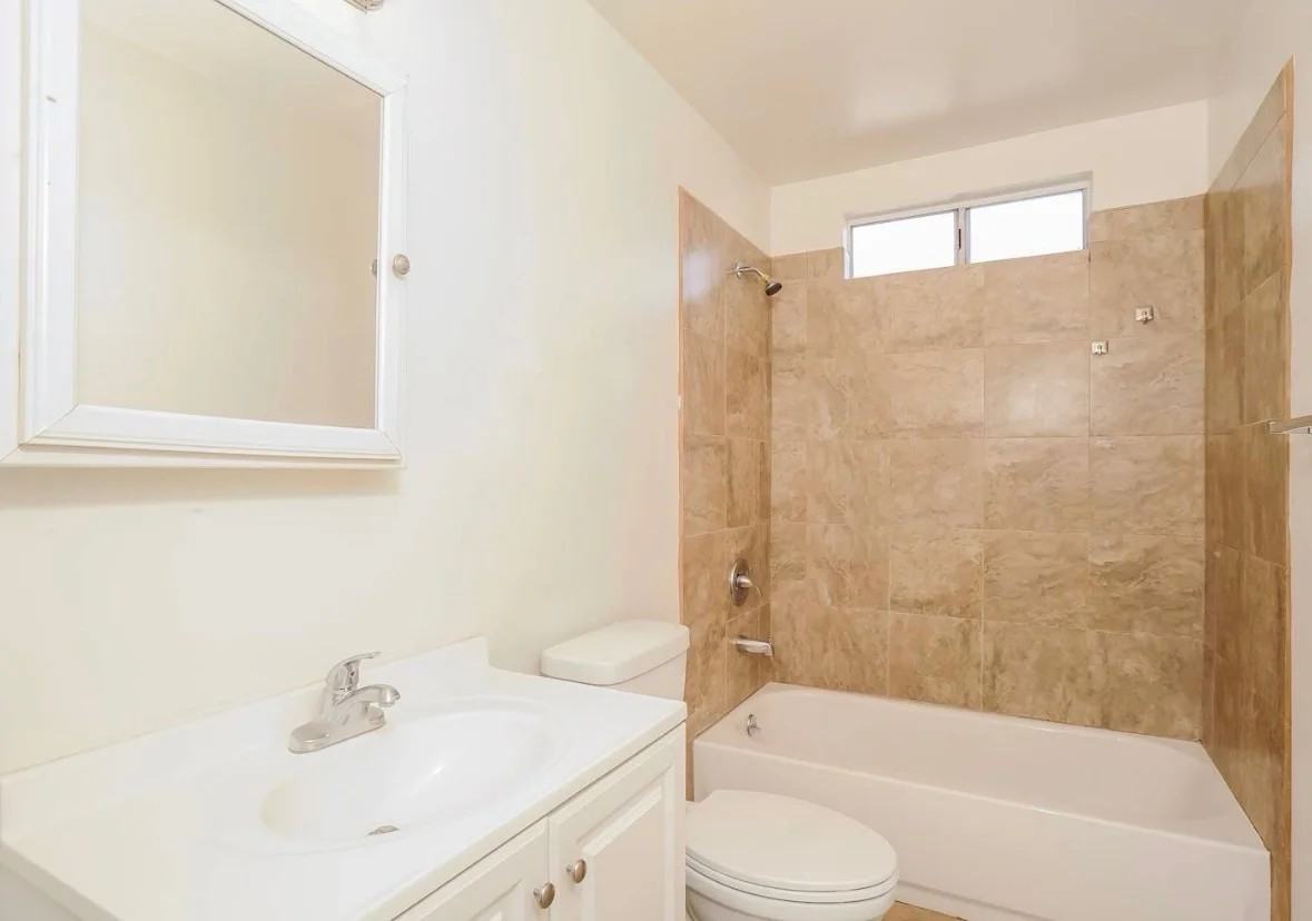 263 E Plenty St - Photo 7 of 9