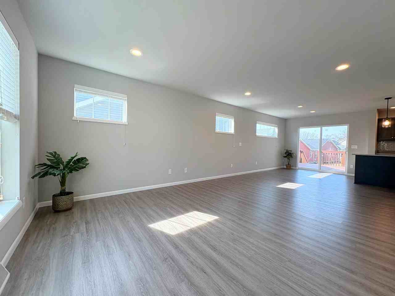 616 Hillcrest Dr - Photo 2 of 20