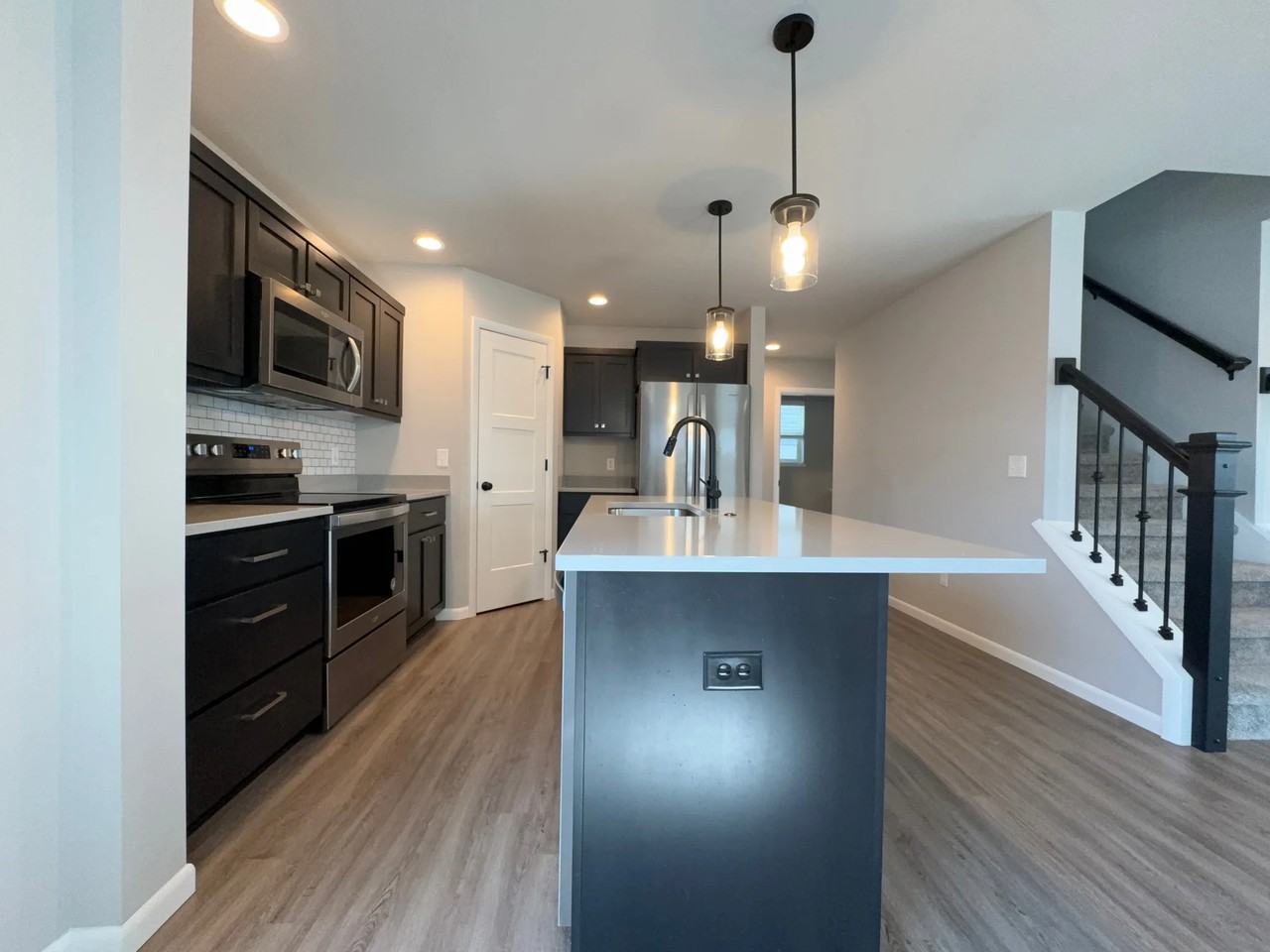 616 Hillcrest Dr - Photo 4 of 20