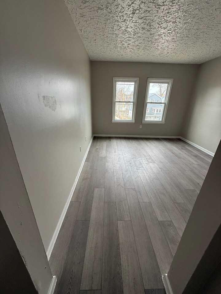 2620 Main St - Photo 2 of 9