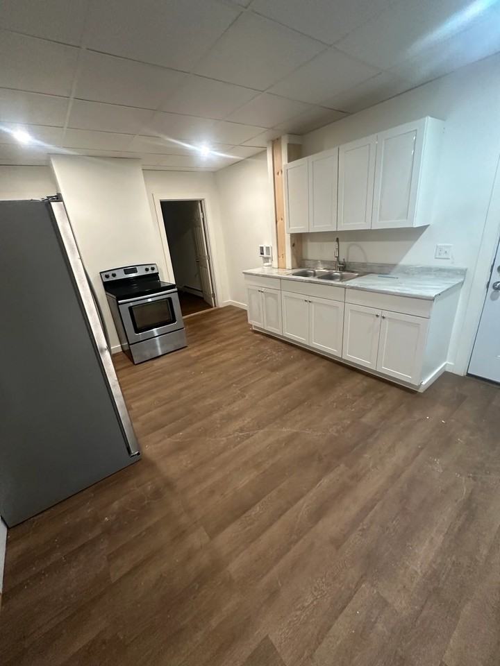 54 Knox St #1 - Photo 2 of 9