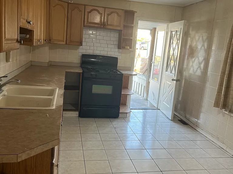 410 N Halstead St - Photo 3 of 10