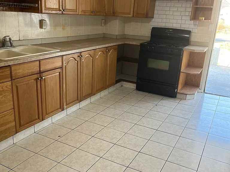 410 N Halstead St - Photo 5 of 10