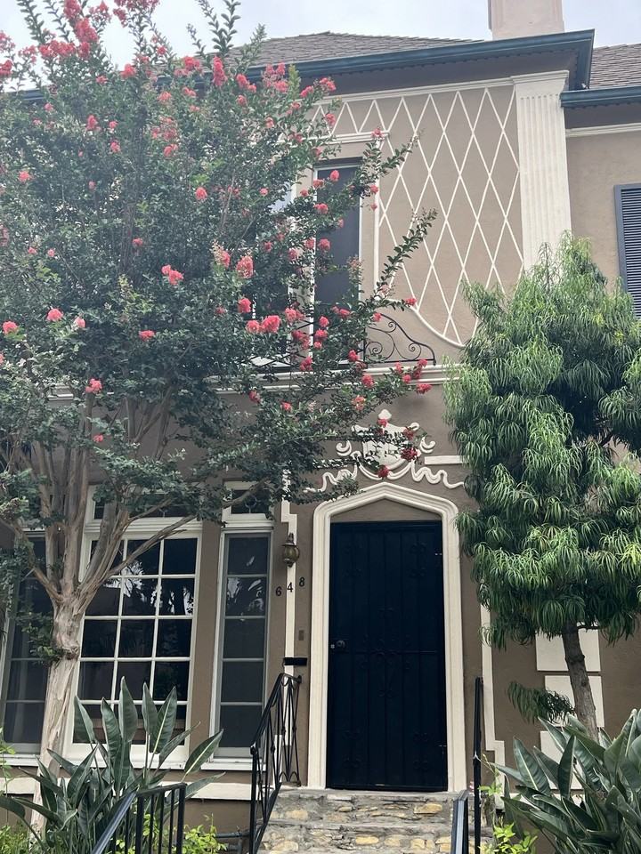 648 S Burnside Ave - Photo 2 of 16