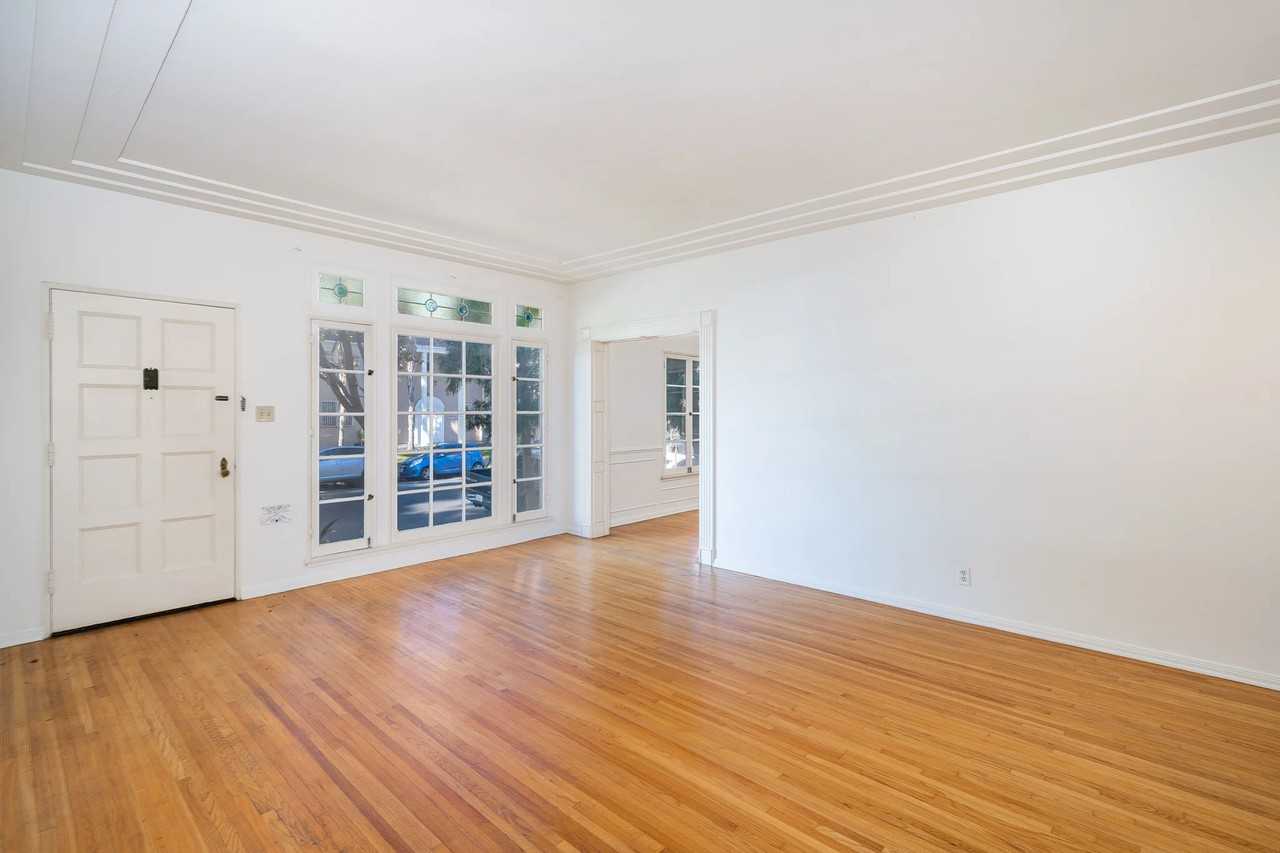 648 S Burnside Ave - Photo 3 of 16