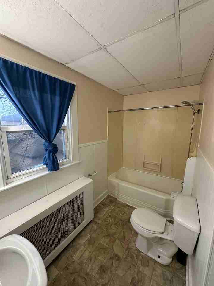 57 College St #3 - Photo 2 of 11