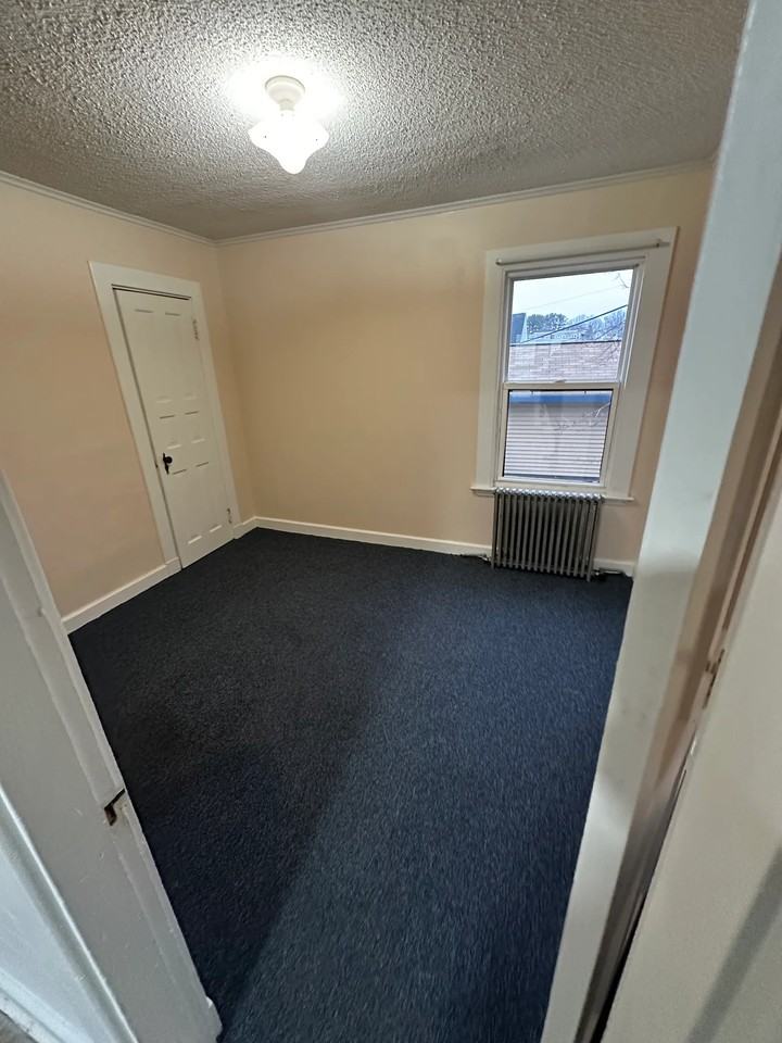 57 College St #3 - Photo 4 of 11