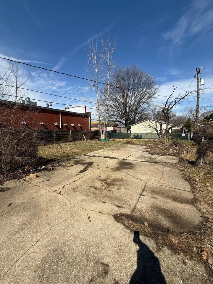 1236 E Clay St - Photo 3 of 10