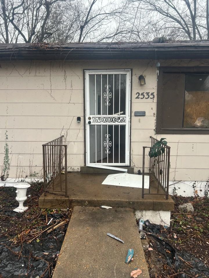 2535 Avis St - Photo 3 of 18