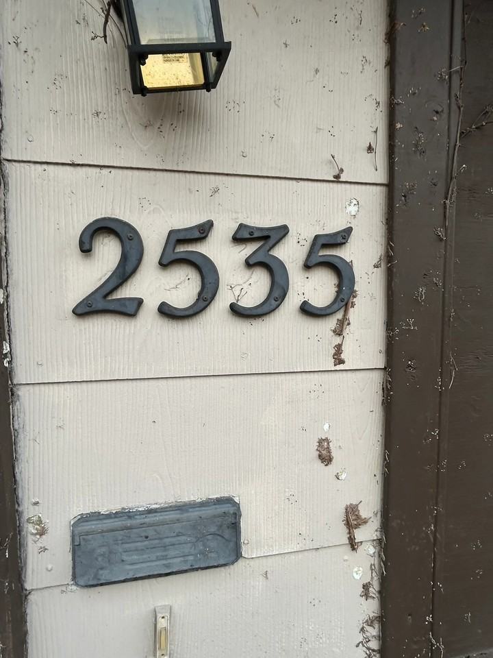 2535 Avis St - Photo 4 of 18