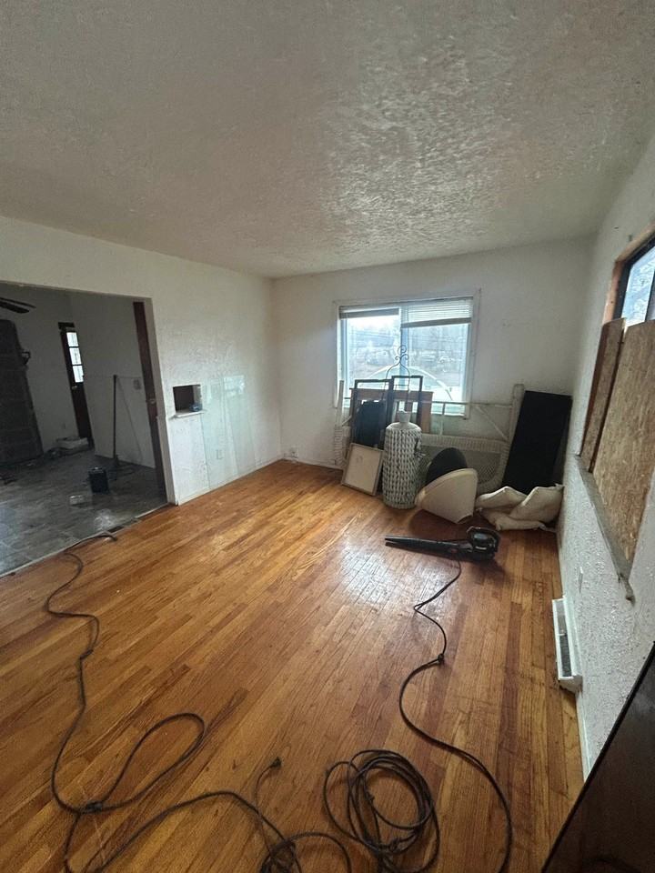 2535 Avis St - Photo 5 of 18