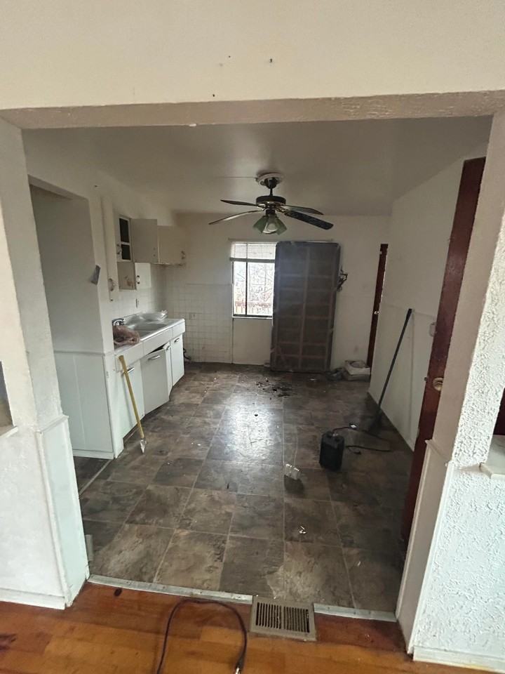 2535 Avis St - Photo 6 of 18