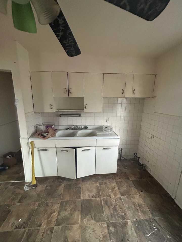 2535 Avis St - Photo 7 of 18