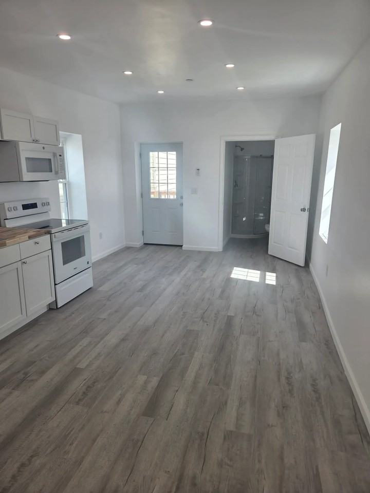 219 Pennsylvania Ave Rear #1 - Photo 3 of 8