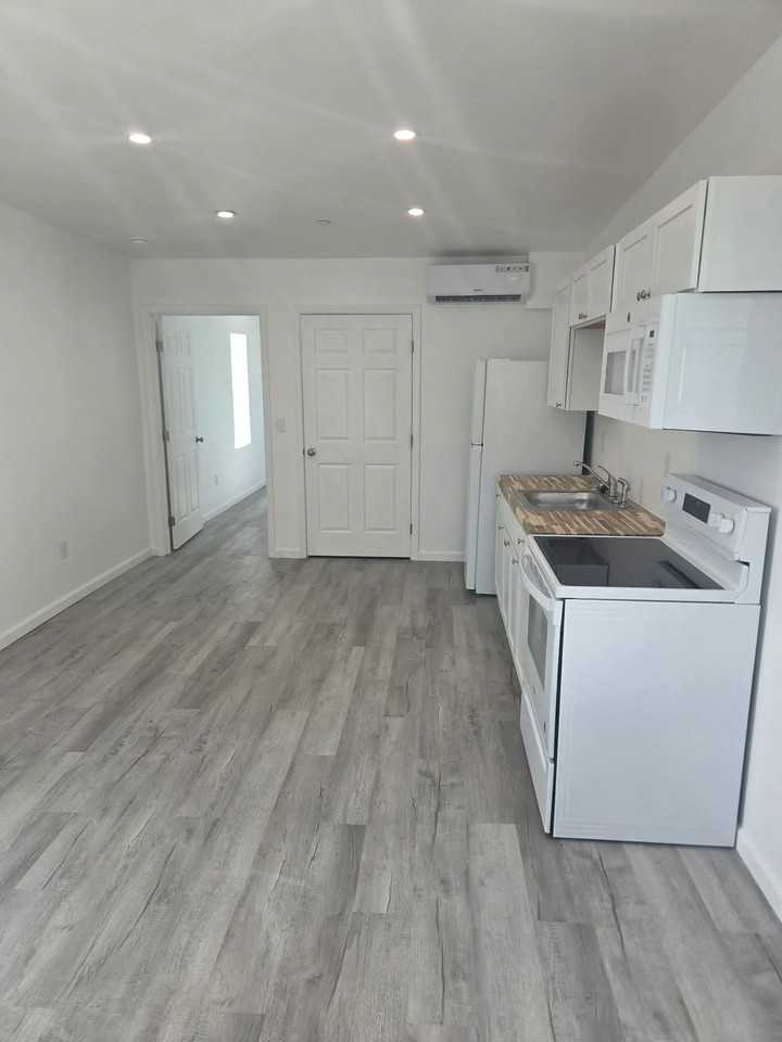 219 Pennsylvania Ave Rear #1 - Photo 4 of 8