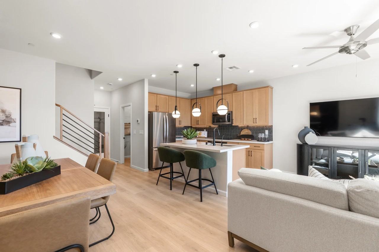 1990 Hydrangea Pl - Photo 2 of 7