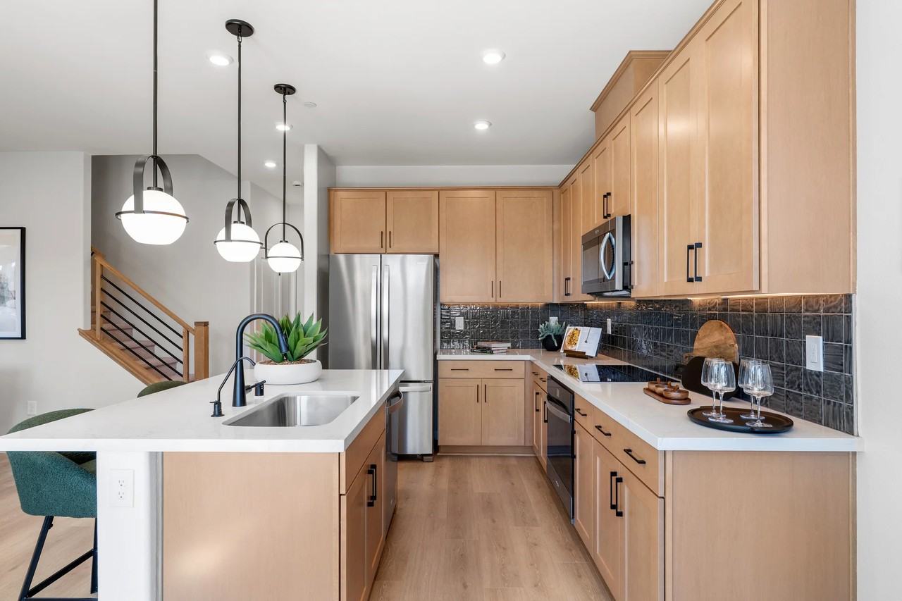 1990 Hydrangea Pl - Photo 4 of 7