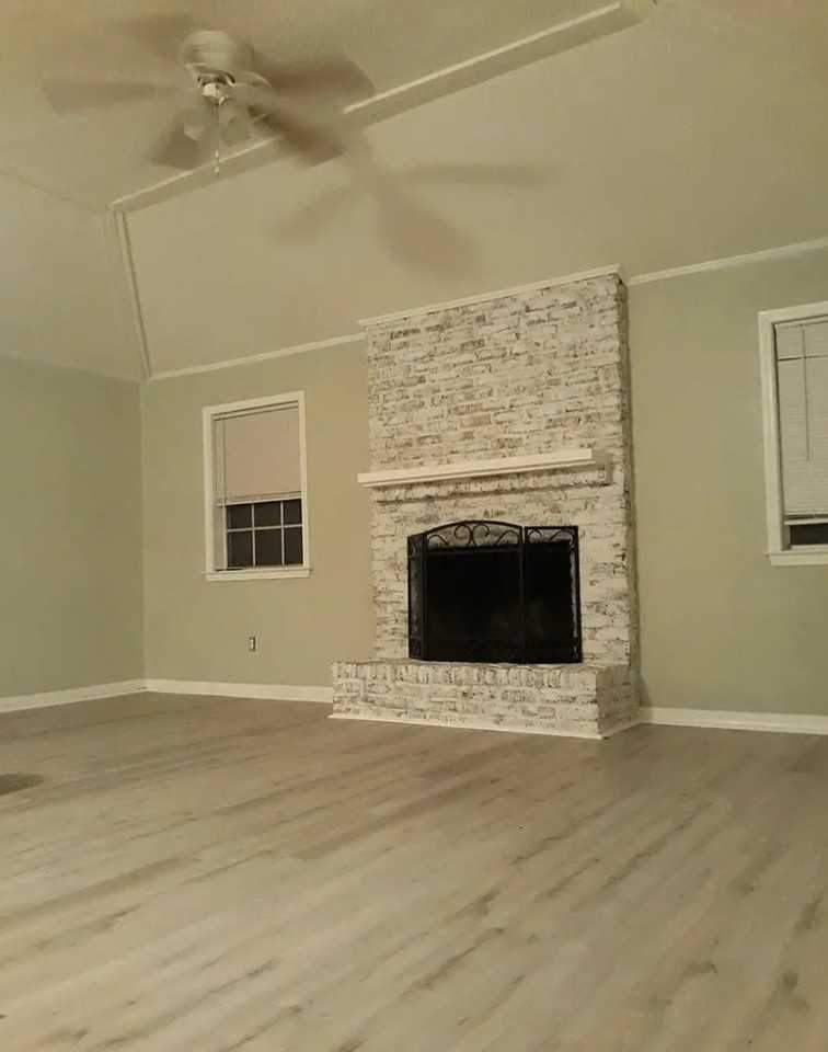 115 Sandlewood Cir N - Photo 2 of 9