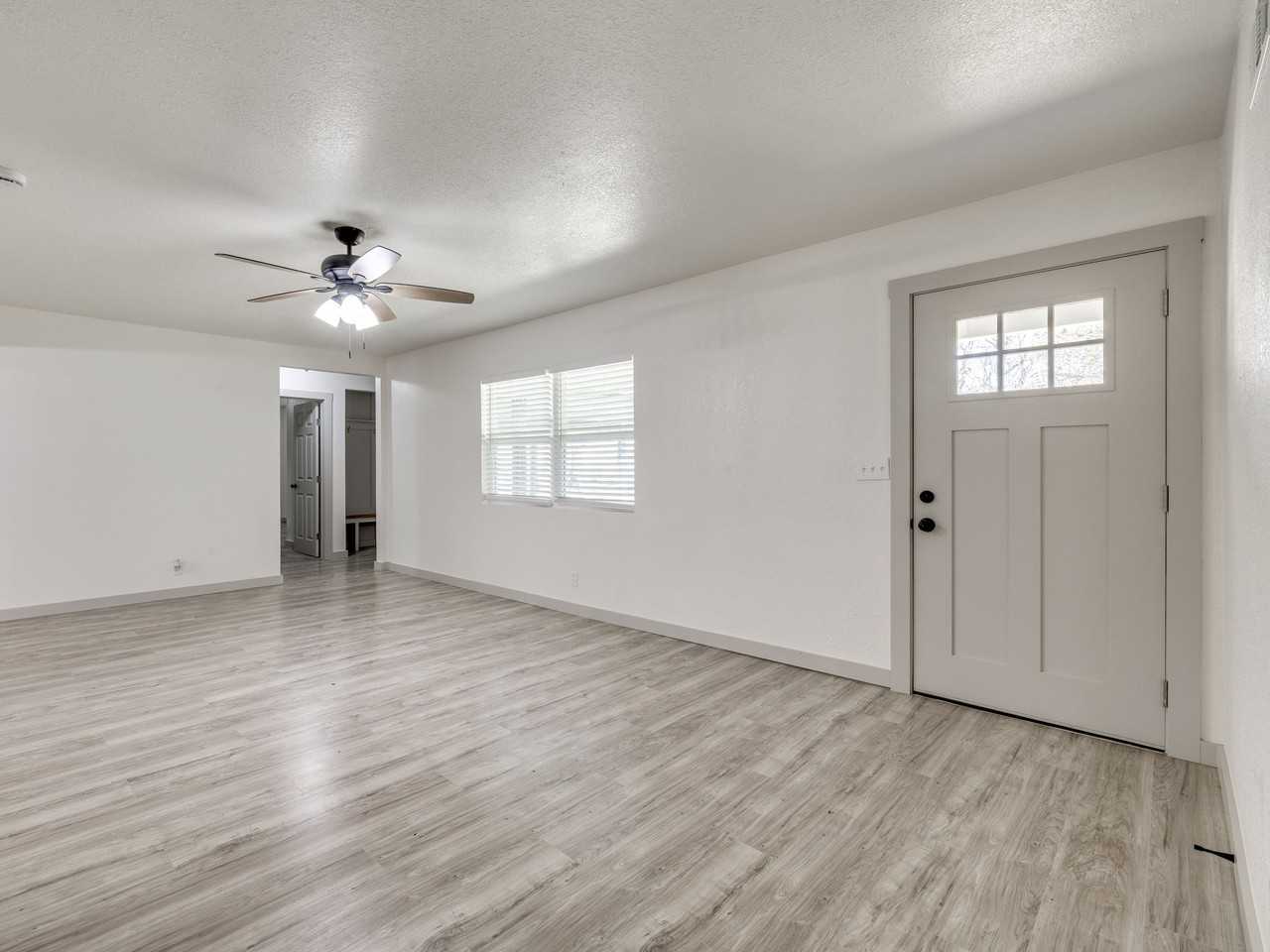 1300 N Mckinley Ave - Photo 2 of 15