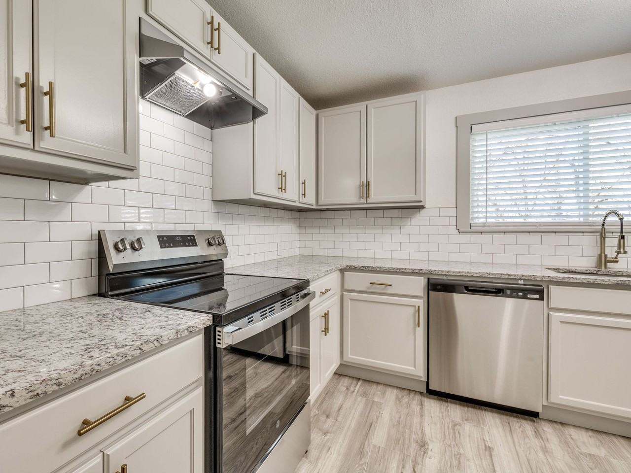 1300 N Mckinley Ave - Photo 5 of 15