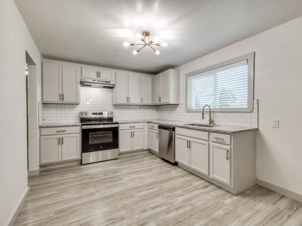 1300 N Mckinley Ave - Photo 6 of 15